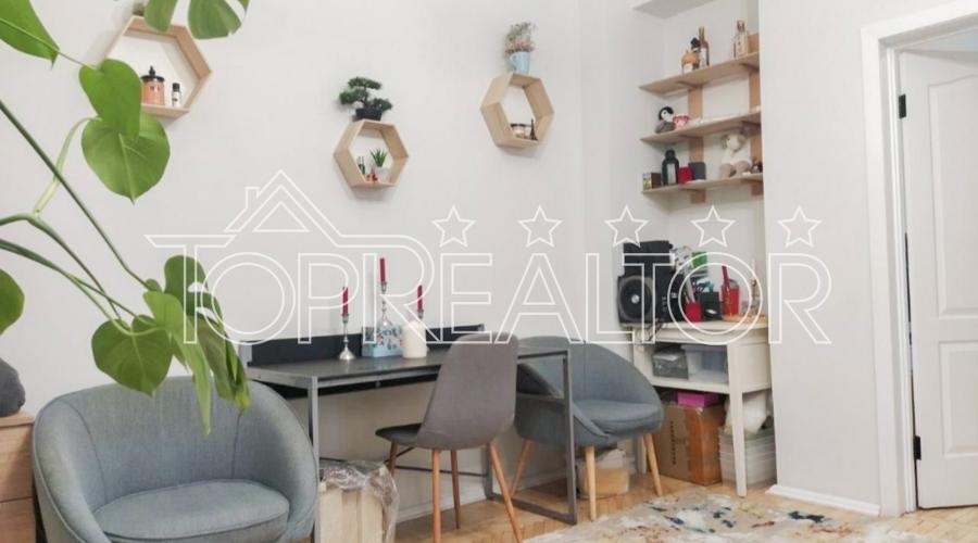 Продам 2 комнатную квартиру 41 м2 на 1(высоком) этаже 5 этажного кирпичного дома. | Toprealtor