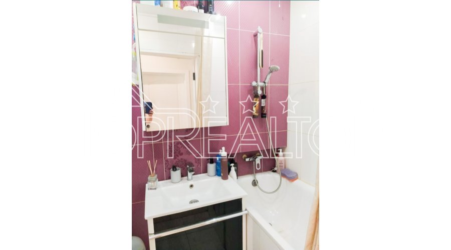 Продам 2 комнатную квартиру 41 м2 на 1(высоком) этаже 5 этажного кирпичного дома. | Toprealtor