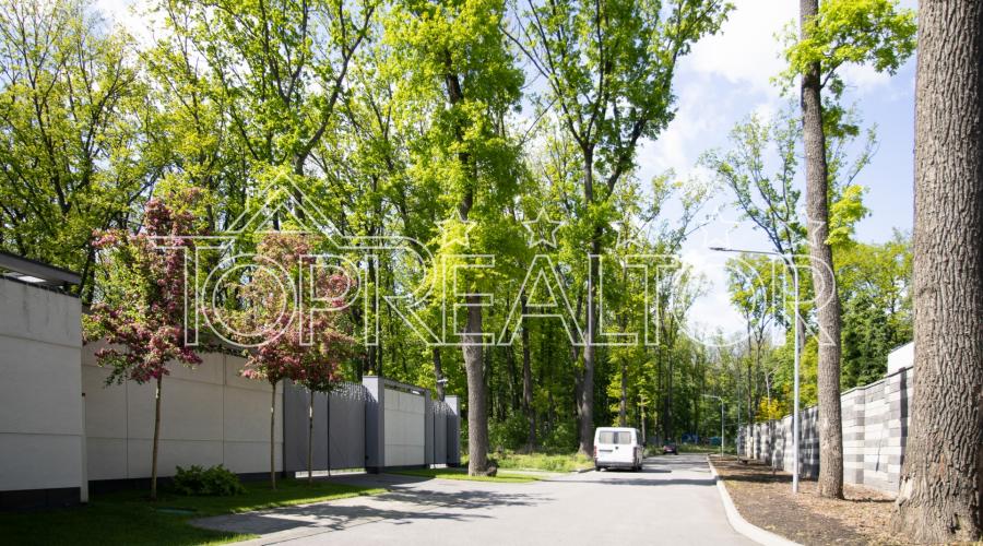 Продам ділянку 14 соток у котеджному селищі Роял Клаб | Toprealtor
