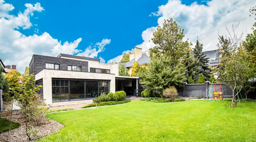 Продам 2-поверховий котедж з дизайнерським ремонтом на Шатилівці. | Toprealtor
