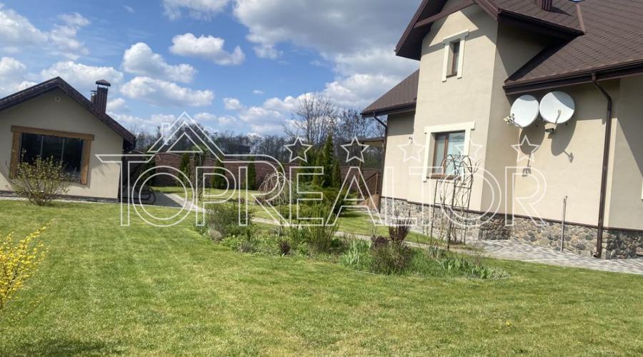 Продається затишний двоповерховий котедж у сел. Мала Данилівка | Toprealtor