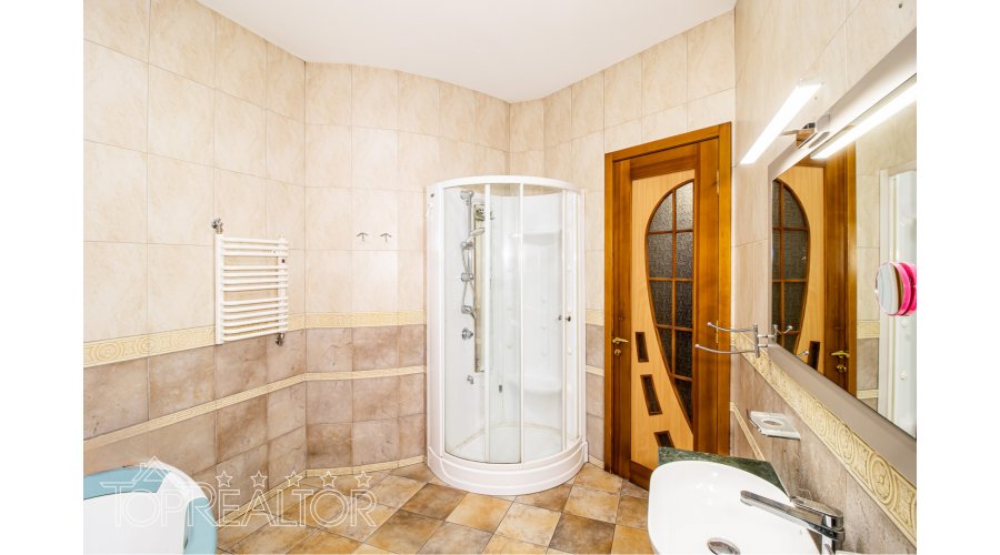 Продам 2-ярусну 5-кімн. квартиру в історичному особняку на вул. Алчевських | Toprealtor