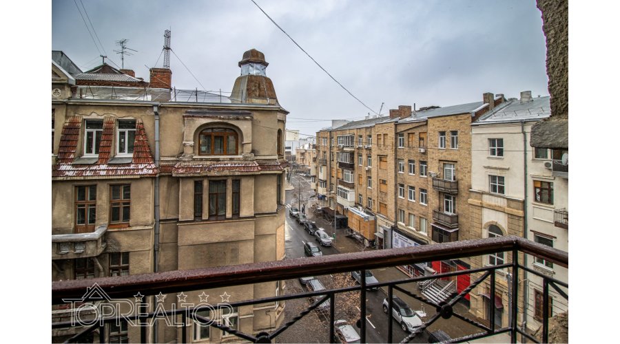 Продам 2-ярусну 5-кімн. квартиру в історичному особняку на вул. Алчевських | Toprealtor