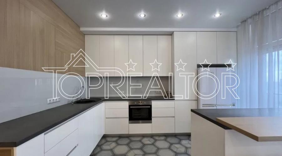 Продаж 5-кімнатна квартира в ЖК  