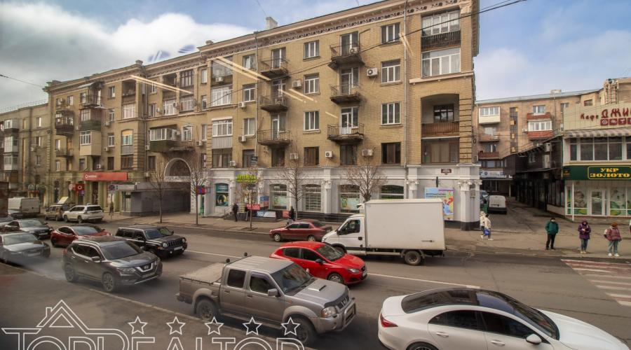 Продам 2-поверховий торговий центр на виході метро Сковороди (колишня  Пушкінська) | Toprealtor
