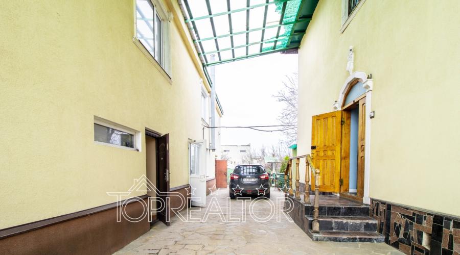 Продам 2-поверховий  будинок в селищі Південне | Toprealtor