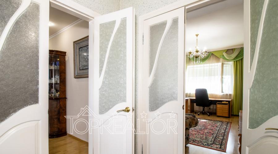 Продам 2-поверховий  будинок в селищі Південне | Toprealtor