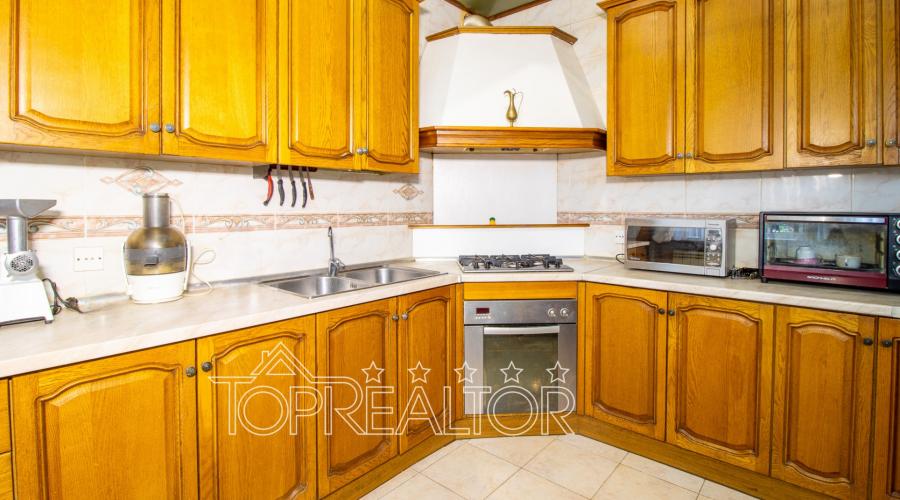 Продам 2-поверховий  будинок в селищі Південне | Toprealtor