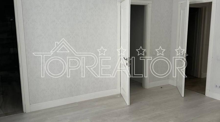 Продам добротний будинок з басейном в котеджному селищі 