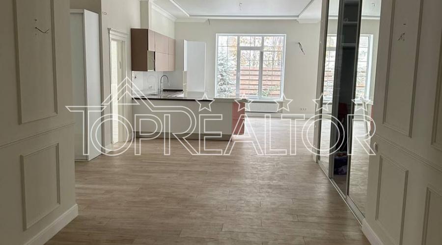 Продам добротний будинок з басейном в котеджному селищі 
