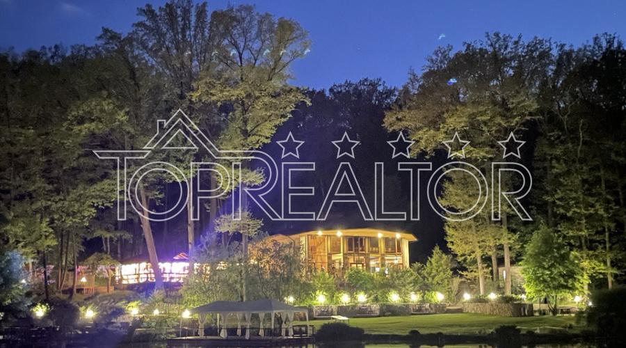 Продам готельно-ресторанний комплекс, що діє, в передмісті | Toprealtor