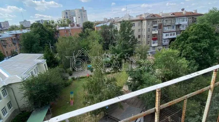 Продаж 2-к квартири біля метро Наукова, вул. Культури 15 | Toprealtor