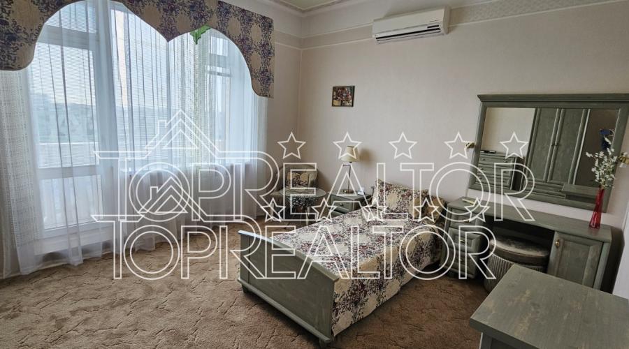 Продаж 3-кімнатної квартири по вул. Балакірєва | Toprealtor